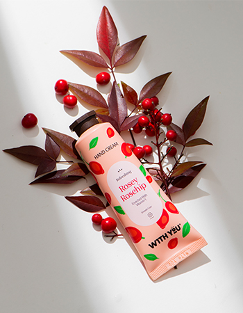 کرم دست میوه گل رز