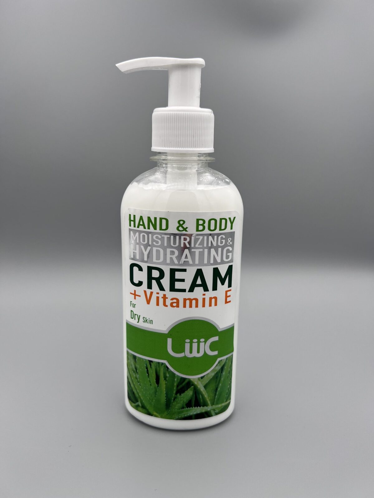 کرم آبرسان مدل آلوئه ورا حجم 250 میلی لیتر