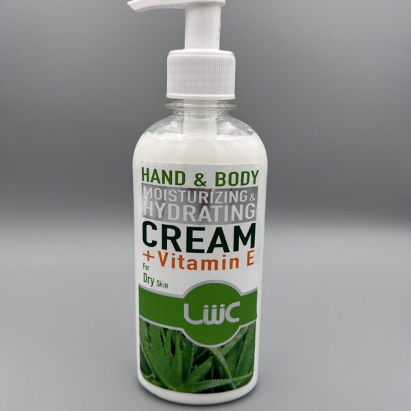 کرم آبرسان مدل آلوئه ورا حجم 250 میلی لیتر